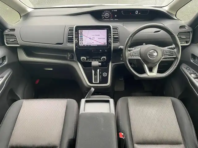 日産 セレナ ハイウェイスター 埼玉県 2017(平29)年 14.6万km ブリリアントホワイトパール 純正メモリナビ(MM516D-L)/(CD/DVD/フルセグ/Bluetooth)/フリップダウンモニター/アラウンドビューモニター/エマージェンシーブレーキ/車線逸脱防止機能/両側パワースライドドア/クルーズコントロール/スマートキー/プッシュスタート/ＥＴＣ/ＬＥＤ/純正16インチアルミホイール