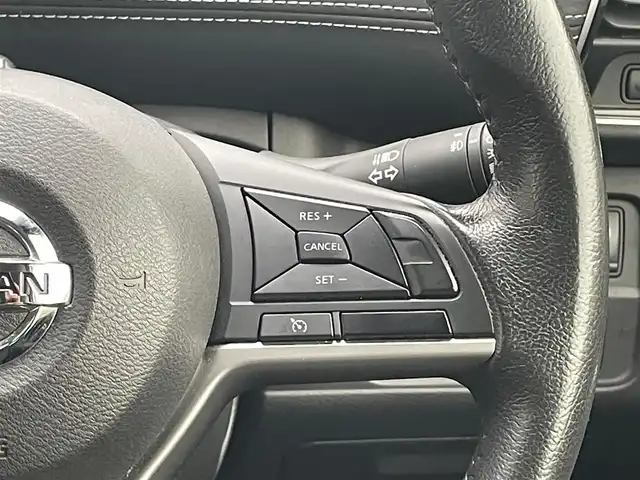 日産 セレナ ハイウェイスター 埼玉県 2017(平29)年 14.6万km ブリリアントホワイトパール 純正メモリナビ(MM516D-L)/(CD/DVD/フルセグ/Bluetooth)/フリップダウンモニター/アラウンドビューモニター/エマージェンシーブレーキ/車線逸脱防止機能/両側パワースライドドア/クルーズコントロール/スマートキー/プッシュスタート/ＥＴＣ/ＬＥＤ/純正16インチアルミホイール