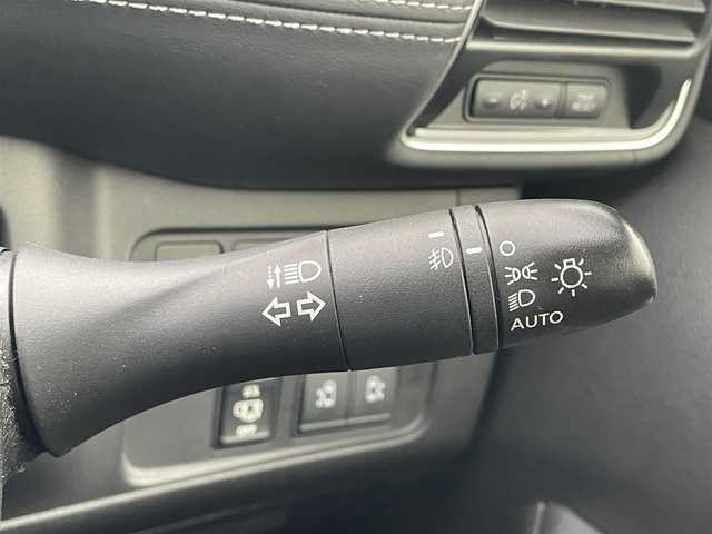 日産 セレナ ハイウェイスター 埼玉県 2017(平29)年 14.6万km ブリリアントホワイトパール 純正メモリナビ(MM516D-L)/(CD/DVD/フルセグ/Bluetooth)/フリップダウンモニター/アラウンドビューモニター/エマージェンシーブレーキ/車線逸脱防止機能/両側パワースライドドア/クルーズコントロール/スマートキー/プッシュスタート/ＥＴＣ/ＬＥＤ/純正16インチアルミホイール
