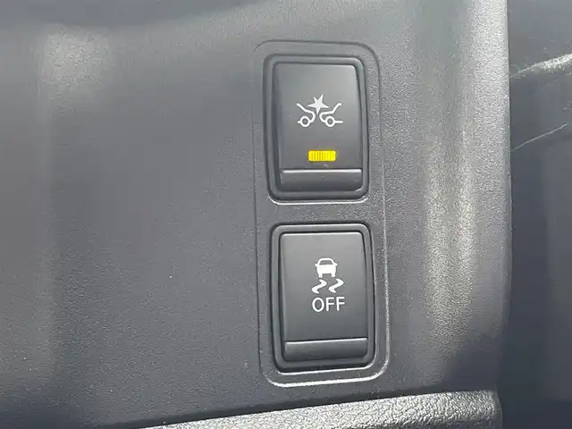 日産 セレナ ハイウェイスター 埼玉県 2017(平29)年 14.6万km ブリリアントホワイトパール 純正メモリナビ(MM516D-L)/(CD/DVD/フルセグ/Bluetooth)/フリップダウンモニター/アラウンドビューモニター/エマージェンシーブレーキ/車線逸脱防止機能/両側パワースライドドア/クルーズコントロール/スマートキー/プッシュスタート/ＥＴＣ/ＬＥＤ/純正16インチアルミホイール