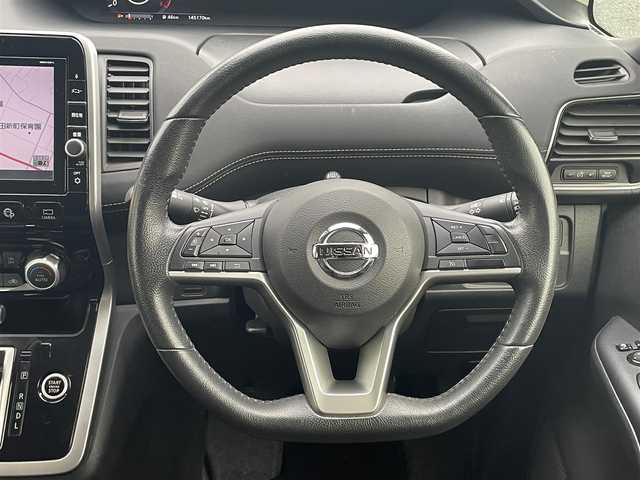 日産 セレナ ハイウェイスター 埼玉県 2017(平29)年 14.6万km ブリリアントホワイトパール 純正メモリナビ(MM516D-L)/(CD/DVD/フルセグ/Bluetooth)/フリップダウンモニター/アラウンドビューモニター/エマージェンシーブレーキ/車線逸脱防止機能/両側パワースライドドア/クルーズコントロール/スマートキー/プッシュスタート/ＥＴＣ/ＬＥＤ/純正16インチアルミホイール