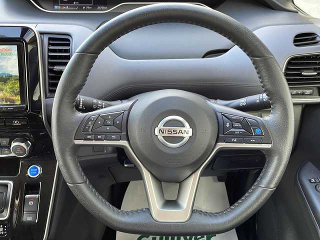 日産 セレナ e－パワー ハイウェイスター V 岐阜県 2023(令5)年 2.2万km ダイヤモンドブラック /CARROZZERIA9インチナビ/（BT/フルセグTV/DVD/FM/AM）//ETC//両側パワースライドドア//前後ドライブルコーダー//ステアリングヒーター//プロパイロット/(インテリジェントクルーズコントロール)/(ハンドル支援)//シートヒーター//スペアキー×1//エンジンスターター//プッシュスタート//取説//保証書