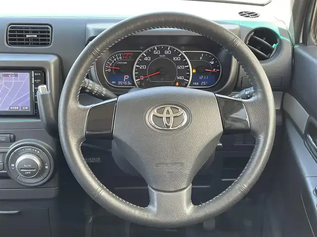 トヨタ ピクシススペース カスタム RS 新潟県 2015(平27)年 3.6万km パールホワイトⅢ 純正ナビ/(AM/FM/CD/BT)/バックカメラ/アイドリングストップ/革巻きステアリング/HIDヘッドライト/フォグランプ/電格ミラー/ドアバイザー/スマートキー