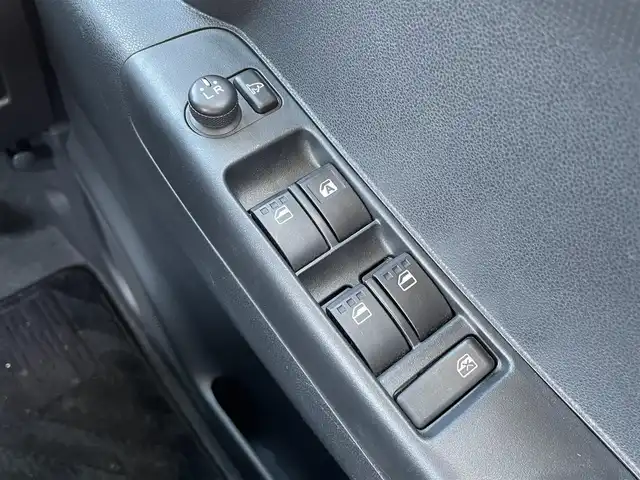 トヨタ ピクシススペース カスタム RS 新潟県 2015(平27)年 3.6万km パールホワイトⅢ 純正ナビ/(AM/FM/CD/BT)/バックカメラ/アイドリングストップ/革巻きステアリング/HIDヘッドライト/フォグランプ/電格ミラー/ドアバイザー/スマートキー