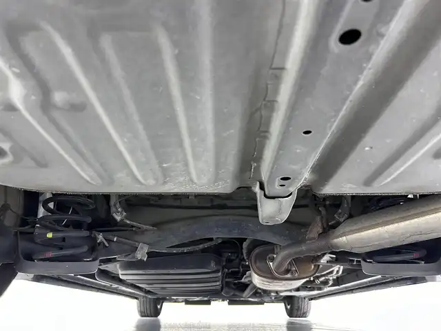 トヨタ エスクァイア ハイブリッド Gi 佐賀県 2015(平27)年 9.4万km スパークリングブラックパールクリスタルシャイン 純正９インチナビ【NSZT-Y64T】/（フルセグTV/CD/DVD/SD/BT/AM・FM）/純正１１インチ後席モニター/モデリスタエアロ（フロント・サイド・リアアンダー）/バックカメラ/衝突被害軽減システム/前後ドライブレコーダー/ハーフレザーシート/両側パワースライドドア/クルーズコントロール/ビルトインＥＴＣ/純正アルミホイール/純正フロアマット/純正LEDヘッドライト/オートライト/スペアキー×１