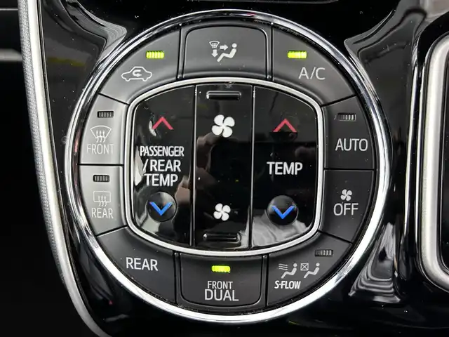 トヨタ エスクァイア ハイブリッド Gi 佐賀県 2015(平27)年 9.4万km スパークリングブラックパールクリスタルシャイン 純正９インチナビ【NSZT-Y64T】/（フルセグTV/CD/DVD/SD/BT/AM・FM）/純正１１インチ後席モニター/モデリスタエアロ（フロント・サイド・リアアンダー）/バックカメラ/衝突被害軽減システム/前後ドライブレコーダー/ハーフレザーシート/両側パワースライドドア/クルーズコントロール/ビルトインＥＴＣ/純正アルミホイール/純正フロアマット/純正LEDヘッドライト/オートライト/スペアキー×１