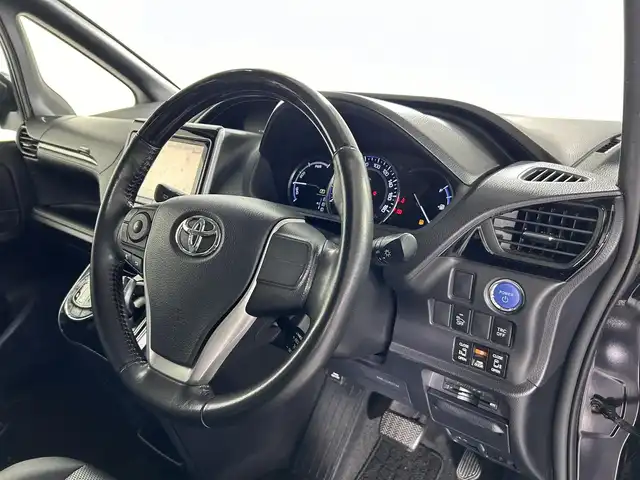 トヨタ エスクァイア ハイブリッド Gi 佐賀県 2015(平27)年 9.4万km スパークリングブラックパールクリスタルシャイン 純正９インチナビ【NSZT-Y64T】/（フルセグTV/CD/DVD/SD/BT/AM・FM）/純正１１インチ後席モニター/モデリスタエアロ（フロント・サイド・リアアンダー）/バックカメラ/衝突被害軽減システム/前後ドライブレコーダー/ハーフレザーシート/両側パワースライドドア/クルーズコントロール/ビルトインＥＴＣ/純正アルミホイール/純正フロアマット/純正LEDヘッドライト/オートライト/スペアキー×１