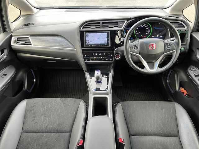 ホンダ シャトル ハイブリッド Z 静岡県 2015(平27)年 3.8万km ミッドナイトブルービームM 無限フロントエアロ/無限16インチAW/無限スポーツサスペンション（ダンパー・スプリング）/純正ナビ（Gathers）/・Bluetooth/USB/フルセグTV/DVD/CD/バックカメラ/シティブレーキサポートブレーキ/シートヒーター（前席）/ハーフレザーシート/クルーズコントロール/LEDヘッドランプ/オートライト機能付/革巻きステアリングホイール/前後ドライブレコーダー/ルーフレール /ETC/横滑り防止装置/スマートキー/スペアキー1本/保証書/取扱説明書