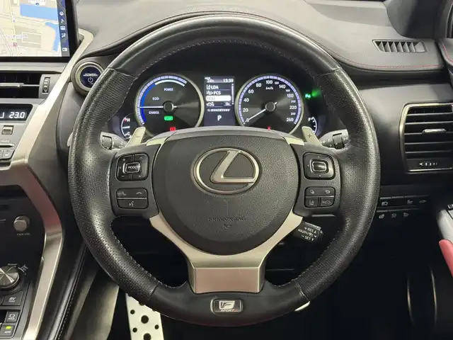 レクサス ＮＸ 300h Fスポーツ 三重県 2019(平31)年 5.3万km レッドマイカクリスタルシャイン ハイブリッド/FF/MTモード付フロアCVT/純正 10.3インチナビ/（AM/FM/CD/DVD/SDREC/SD/USB/Bluetooth/Miracast/AUX/TV）/【OP】パノラミックビューモニター/ドライブレコーダー 前方/ビルトインETC2.0/LEXUS Safety System＋/●プリクラッシュセーフティ/●レーンディパーチャーアラート/●アダプティブハイビームシステム/●レーダークルコン（全車速追従機能付）/・【OP】ブラインドスポットモニター＆リヤクロストラフィックアラート/・【OP】パーキングサポートブレーキ（静止物）/・タイヤ空気圧警告ディスプレイ表示/など/装備/・【OP】ムーンルーフ/・【OP】3眼LEDヘッドランプ/・【OP】本アルミオーナメントパネル（名栗調仕上げ・シルバー）/・ハンズフリーパワーバックドア/・Fスポーツ用本革スポーツシート（内装色：フレアレッド）/・シートヒーター＆ベンチレーション（D/N）/・ステアリングヒーター/・8wayパワーシート（Dランバーサポート付/N）/・AC100Vコンセント（100W）/・左右独立オートエアコン/・電子パーキングブレーキ＆ブレーキホールド/・純正18inAW/・保/取/ナビ取/・スマートキーx2/など