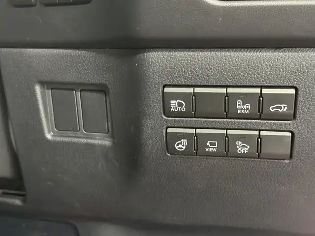 レクサス ＮＸ 300h Fスポーツ 三重県 2019(平31)年 5.3万km レッドマイカクリスタルシャイン ハイブリッド/FF/MTモード付フロアCVT/純正 10.3インチナビ/（AM/FM/CD/DVD/SDREC/SD/USB/Bluetooth/Miracast/AUX/TV）/【OP】パノラミックビューモニター/ドライブレコーダー 前方/ビルトインETC2.0/LEXUS Safety System＋/●プリクラッシュセーフティ/●レーンディパーチャーアラート/●アダプティブハイビームシステム/●レーダークルコン（全車速追従機能付）/・【OP】ブラインドスポットモニター＆リヤクロストラフィックアラート/・【OP】パーキングサポートブレーキ（静止物）/・タイヤ空気圧警告ディスプレイ表示/など/装備/・【OP】ムーンルーフ/・【OP】3眼LEDヘッドランプ/・【OP】本アルミオーナメントパネル（名栗調仕上げ・シルバー）/・ハンズフリーパワーバックドア/・Fスポーツ用本革スポーツシート（内装色：フレアレッド）/・シートヒーター＆ベンチレーション（D/N）/・ステアリングヒーター/・8wayパワーシート（Dランバーサポート付/N）/・AC100Vコンセント（100W）/・左右独立オートエアコン/・電子パーキングブレーキ＆ブレーキホールド/・純正18inAW/・保/取/ナビ取/・スマートキーx2/など