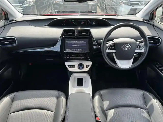 トヨタ プリウス A プレミアム　ツーリングセレ 島根県 2016(平28)年 5万km エモーショナルレッド ４WD/トヨタセーフティセンス/・衝突軽減ブレーキ/・アダプティブクルーズコントロール/・前後コーナーセンサー/・レーンディパーチャーアラート/純正9インチSDナビ/（フルセグTV/DVD再生・Bluetooth接続）/バックカメラ/前方ドライブレコーダー/ビルトインETC/レザーシート/フルエアロパーツ/置くだけ充電/ブラインドスポットモニター/運転席パワーシート/前席シートヒーター/オートハイビーム/スマートキー/純正LEDヘッドライト/純正１７インチアルミホイール/純正フロアマット