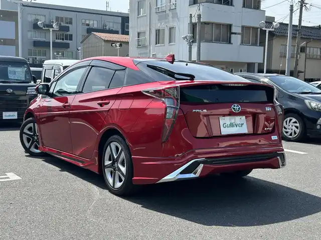 トヨタ プリウス A プレミアム　ツーリングセレ 島根県 2016(平28)年 5万km エモーショナルレッド ４WD/トヨタセーフティセンス/・衝突軽減ブレーキ/・アダプティブクルーズコントロール/・前後コーナーセンサー/・レーンディパーチャーアラート/純正9インチSDナビ/（フルセグTV/DVD再生・Bluetooth接続）/バックカメラ/前方ドライブレコーダー/ビルトインETC/レザーシート/フルエアロパーツ/置くだけ充電/ブラインドスポットモニター/運転席パワーシート/前席シートヒーター/オートハイビーム/スマートキー/純正LEDヘッドライト/純正１７インチアルミホイール/純正フロアマット