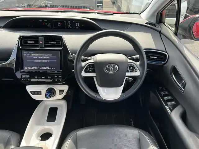 トヨタ プリウス A プレミアム　ツーリングセレ 島根県 2016(平28)年 5万km エモーショナルレッド ４WD/トヨタセーフティセンス/・衝突軽減ブレーキ/・アダプティブクルーズコントロール/・前後コーナーセンサー/・レーンディパーチャーアラート/純正9インチSDナビ/（フルセグTV/DVD再生・Bluetooth接続）/バックカメラ/前方ドライブレコーダー/ビルトインETC/レザーシート/フルエアロパーツ/置くだけ充電/ブラインドスポットモニター/運転席パワーシート/前席シートヒーター/オートハイビーム/スマートキー/純正LEDヘッドライト/純正１７インチアルミホイール/純正フロアマット