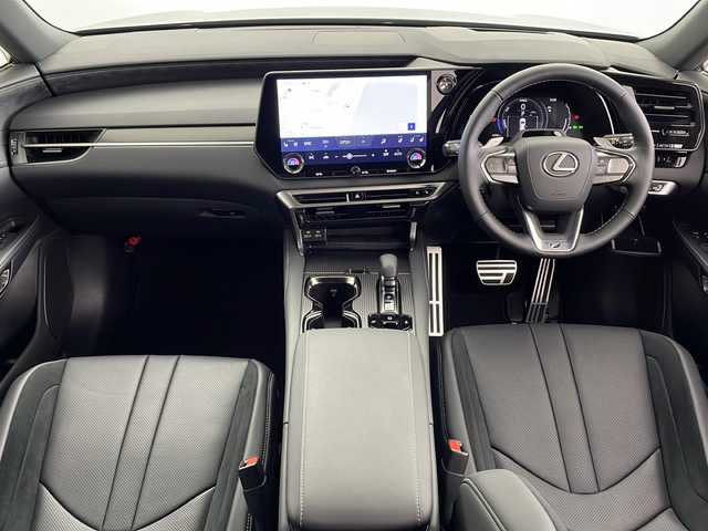 レクサス ＲＸ 500h Fスポーツパフォーマンス 鹿児島県 2024(令6)年 0.7万km グラファイトブラックガラスフレーク Lexus Safety System +/・プリクラッシュセーフティ/・AdvancedDrive/・ロードサインアシスト/・フロントクロストラフィックアラート/・レーンディパーチャーアラート/・レーンチェンジアシスト/・プロアクティブドライビングアシスト/・リヤクロストラフィックアラート/・ブラインドスポットモニター/・後方車両接近告知/・パーキングサポートブレーキ/・リヤカメラディテクション/・安心降車アシスト/・周辺車両接近時サポート/・クリアランスソナー/純正14インチタッチディスプレイオーディオPlus/(TV/FM/AM/USB/BT/AppleCarPlay/AndroidAuto)/マークレビンソンプレミアムサウンドシステム/ビルトインETC2.0/パノラマルーフ/ブラックルーフレール/レクサスチームメイト/デジタルインナーミラー/おくだけ充電/ヘッドアップディスプレイ/全席パワーシート/全席シートヒーター/全席エアーシート/パワーバックドア/パドルシフト/3眼LEDヘッドライト/フォグランプ/純正21インチAW/純正フロアマット