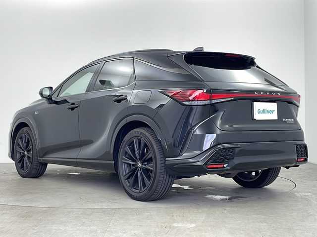 レクサス ＲＸ 500h Fスポーツパフォーマンス 鹿児島県 2024(令6)年 0.7万km グラファイトブラックガラスフレーク Lexus Safety System +/・プリクラッシュセーフティ/・AdvancedDrive/・ロードサインアシスト/・フロントクロストラフィックアラート/・レーンディパーチャーアラート/・レーンチェンジアシスト/・プロアクティブドライビングアシスト/・リヤクロストラフィックアラート/・ブラインドスポットモニター/・後方車両接近告知/・パーキングサポートブレーキ/・リヤカメラディテクション/・安心降車アシスト/・周辺車両接近時サポート/・クリアランスソナー/純正14インチタッチディスプレイオーディオPlus/(TV/FM/AM/USB/BT/AppleCarPlay/AndroidAuto)/マークレビンソンプレミアムサウンドシステム/ビルトインETC2.0/パノラマルーフ/ブラックルーフレール/レクサスチームメイト/デジタルインナーミラー/おくだけ充電/ヘッドアップディスプレイ/全席パワーシート/全席シートヒーター/全席エアーシート/パワーバックドア/パドルシフト/3眼LEDヘッドライト/フォグランプ/純正21インチAW/純正フロアマット