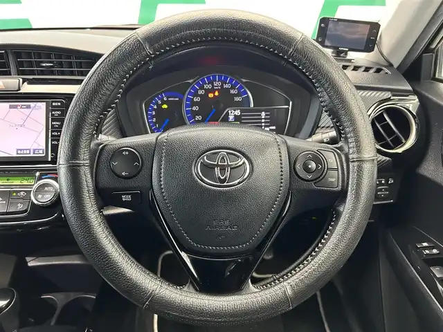 トヨタ カローラ フィールダー HV G エアロツアラー W×B 鹿児島県 2015(平27)年 5.6万km ブラックマイカ 純正SDナビ【NSCP-W64】/（CD/DVD/ワンセグ/Bluetooth/SD）/ビルトインETC/バックカメラ/アイドリングストップ/ステアリングリモコン/ハーフレザーシート/電動格納ドアミラー/サイドメッキパーツ/サイドミラーメッキパーツ/純正LEDヘッドライト/オートライト/純正フロアマット/純正15インチアルミ