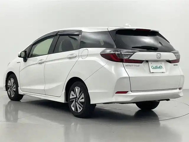 ホンダ シャトル ハイブリッド ホンダセンシング 熊本県 2020(令2)年 4万km プラチナホワイトパール 社外ナビMDV-D207BT（ＣＤ・ＢＴ）/ビルトインＥＴＣ　/社外前方ドライブレコーダー　/ホンダセンシング/・標識認識機能/・レーンキープアシスト/・路外逸脱制御機能/・アダブティブクルーズコントロール/・衝突軽減ブレーキ/・先行車発進お知らせ機能/横滑り防止/オートライト/スマートキー/プッシュスタート/スペアキー1本