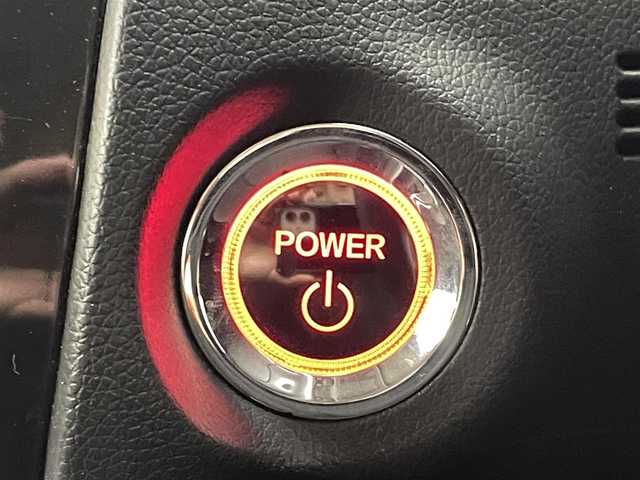 ホンダ シャトル ハイブリッド ホンダセンシング 熊本県 2020(令2)年 4万km プラチナホワイトパール 社外ナビMDV-D207BT（ＣＤ・ＢＴ）/ビルトインＥＴＣ　/社外前方ドライブレコーダー　/ホンダセンシング/・標識認識機能/・レーンキープアシスト/・路外逸脱制御機能/・アダブティブクルーズコントロール/・衝突軽減ブレーキ/・先行車発進お知らせ機能/横滑り防止/オートライト/スマートキー/プッシュスタート/スペアキー1本