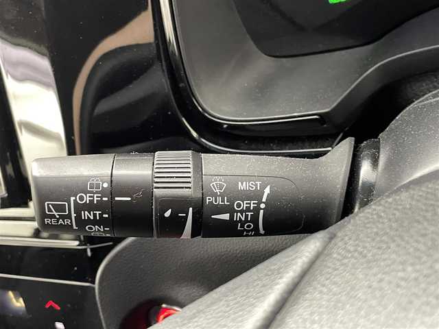 ホンダ シャトル ハイブリッド ホンダセンシング 熊本県 2020(令2)年 4万km プラチナホワイトパール 社外ナビMDV-D207BT（ＣＤ・ＢＴ）/ビルトインＥＴＣ　/社外前方ドライブレコーダー　/ホンダセンシング/・標識認識機能/・レーンキープアシスト/・路外逸脱制御機能/・アダブティブクルーズコントロール/・衝突軽減ブレーキ/・先行車発進お知らせ機能/横滑り防止/オートライト/スマートキー/プッシュスタート/スペアキー1本