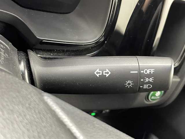 ホンダ シャトル ハイブリッド ホンダセンシング 熊本県 2020(令2)年 4万km プラチナホワイトパール 社外ナビMDV-D207BT（ＣＤ・ＢＴ）/ビルトインＥＴＣ　/社外前方ドライブレコーダー　/ホンダセンシング/・標識認識機能/・レーンキープアシスト/・路外逸脱制御機能/・アダブティブクルーズコントロール/・衝突軽減ブレーキ/・先行車発進お知らせ機能/横滑り防止/オートライト/スマートキー/プッシュスタート/スペアキー1本