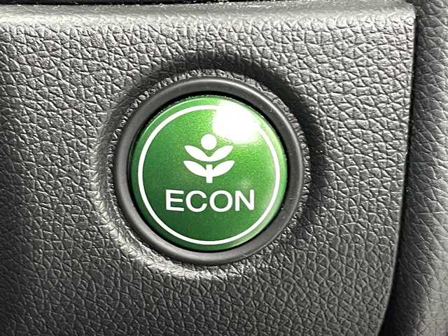 ホンダ シャトル ハイブリッド ホンダセンシング 熊本県 2020(令2)年 4万km プラチナホワイトパール 社外ナビMDV-D207BT（ＣＤ・ＢＴ）/ビルトインＥＴＣ　/社外前方ドライブレコーダー　/ホンダセンシング/・標識認識機能/・レーンキープアシスト/・路外逸脱制御機能/・アダブティブクルーズコントロール/・衝突軽減ブレーキ/・先行車発進お知らせ機能/横滑り防止/オートライト/スマートキー/プッシュスタート/スペアキー1本