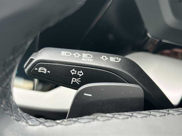 アウディ Ａ３ セダン 30TFSI アドバンスド 東京都 2022(令4)年 1.3万km グレイシアホワイトメタリック コンビニエンス＆アシスタンスパッケージ/アダプティブクルーズコントロール/ワンオーナー/メモリナビ/バックカメラ/ETC2.0/プッシュスタート/保証書/取説書/スペアスマートキー