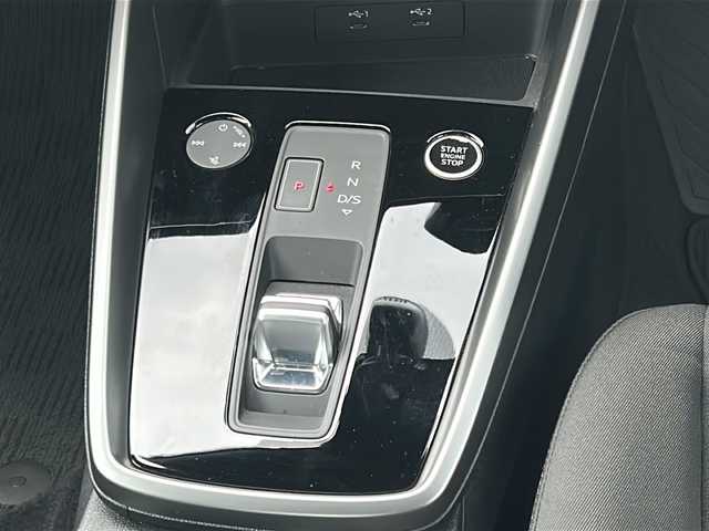 アウディ Ａ３ セダン 30TFSI アドバンスド 東京都 2022(令4)年 1.3万km グレイシアホワイトメタリック コンビニエンス＆アシスタンスパッケージ/アダプティブクルーズコントロール/ワンオーナー/メモリナビ/バックカメラ/ETC2.0/プッシュスタート/保証書/取説書/スペアスマートキー