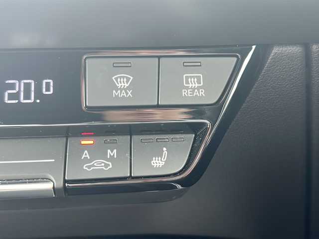 アウディ Ａ３ セダン 30TFSI アドバンスド 東京都 2022(令4)年 1.3万km グレイシアホワイトメタリック コンビニエンス＆アシスタンスパッケージ/アダプティブクルーズコントロール/ワンオーナー/メモリナビ/バックカメラ/ETC2.0/プッシュスタート/保証書/取説書/スペアスマートキー