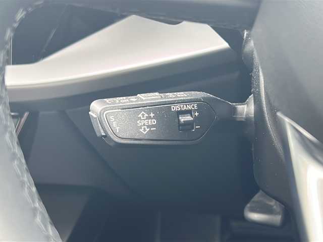 アウディ Ａ３ セダン 30TFSI アドバンスド 東京都 2022(令4)年 1.3万km グレイシアホワイトメタリック コンビニエンス＆アシスタンスパッケージ/アダプティブクルーズコントロール/ワンオーナー/メモリナビ/バックカメラ/ETC2.0/プッシュスタート/保証書/取説書/スペアスマートキー