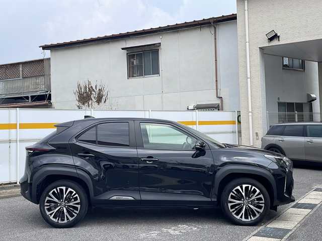 トヨタ ヤリスクロス ハイブリッド Z 愛知県 2022(令4)年 2.4万km ブラックマイカ /禁煙車//ワンオーナー//純正ディスプレイオーディオ//FM/AM/BT/Miracast/USB//前後ドライブレコーダー//革巻きステアリング//ステアリングスイッチ//運転席パワーシート//前席シートヒーター//ハーフレザーシート//LEDオートライト//フロントフォグ//オートハイビーム//プッシュスタート//ビルトインETC//LTA//PCS//BSM//RCTA//PKSB//RSA//ACC//クリアランスソナー//電動パーキングブレーキ//ブレーキホールド//オートリトラウィンカーミラー//ISOFIX//純正フロアマット//ECO/PWR/EVモード//スマートキー//保証書/取扱説明書/スペアキー