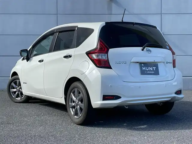 日産 ノート e－パワー X Bアロー 千葉県 2020(令2)年 5.5万km ブリリアントホワイトパール/スーパーブラック 2トーン 純正メモリナビ　/全方位カメラ　/Ｂｌｕｅｔｏｏｔｈ接続あり　/ＣＤ／ＤＶＤ　/ＥＴＣ　/衝突被害軽減ブレーキ　/レーンキープアシスト　/コーナーセンサー　/純正ダークメタリックアルミホイール　/ステアリングスイッチ