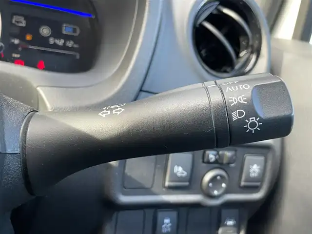 日産 ノート e－パワー X Bアロー 千葉県 2020(令2)年 5.5万km ブリリアントホワイトパール/スーパーブラック 2トーン 純正メモリナビ　/全方位カメラ　/Ｂｌｕｅｔｏｏｔｈ接続あり　/ＣＤ／ＤＶＤ　/ＥＴＣ　/衝突被害軽減ブレーキ　/レーンキープアシスト　/コーナーセンサー　/純正ダークメタリックアルミホイール　/ステアリングスイッチ