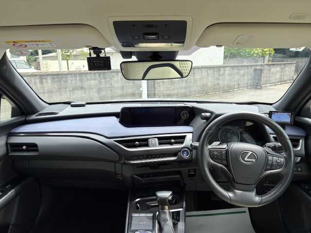 レクサス ＵＸ 250h アーバンエレガンス 大阪府 2021(令3)年 3.8万km ソニックチタニウム ナビ　/フルセグ　/Ｂｌｕｅｔｏｏｔｈ　/全方位カメラ　/レザーシート　/シートヒーター　/ステアリングヒーター　/パワーバックドア　/ブラインドスポットモニター　/前後ドラレコ　/ビルトイン２．０ＥＴＣ　/ＡＣ１００Ｖ