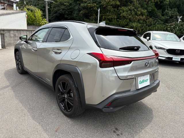 レクサス ＵＸ 250h アーバンエレガンス 大阪府 2021(令3)年 3.8万km ソニックチタニウム ナビ　/フルセグ　/Ｂｌｕｅｔｏｏｔｈ　/全方位カメラ　/レザーシート　/シートヒーター　/ステアリングヒーター　/パワーバックドア　/ブラインドスポットモニター　/前後ドラレコ　/ビルトイン２．０ＥＴＣ　/ＡＣ１００Ｖ