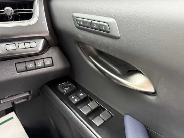 レクサス ＵＸ 250h アーバンエレガンス 大阪府 2021(令3)年 3.8万km ソニックチタニウム ナビ　/フルセグ　/Ｂｌｕｅｔｏｏｔｈ　/全方位カメラ　/レザーシート　/シートヒーター　/ステアリングヒーター　/パワーバックドア　/ブラインドスポットモニター　/前後ドラレコ　/ビルトイン２．０ＥＴＣ　/ＡＣ１００Ｖ