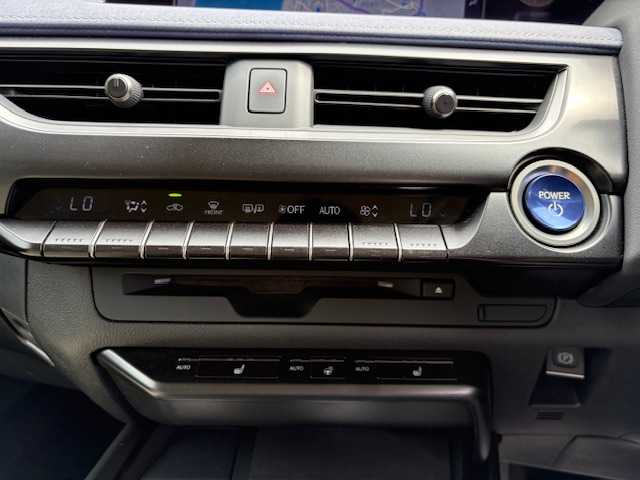 レクサス ＵＸ 250h アーバンエレガンス 大阪府 2021(令3)年 3.8万km ソニックチタニウム ナビ　/フルセグ　/Ｂｌｕｅｔｏｏｔｈ　/全方位カメラ　/レザーシート　/シートヒーター　/ステアリングヒーター　/パワーバックドア　/ブラインドスポットモニター　/前後ドラレコ　/ビルトイン２．０ＥＴＣ　/ＡＣ１００Ｖ