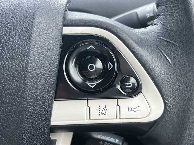 トヨタ プリウス S 福島県 2018(平30)年 6.2万km シルバーM 4WD ナビ バックカメラ ワンセグTV 横滑り防止 衝突軽減 車両逸脱警報 コーナーセンサー クルーズコントロール追従 ETC オートライト 純正LEDライト 純正マット スマートキー スペアキー