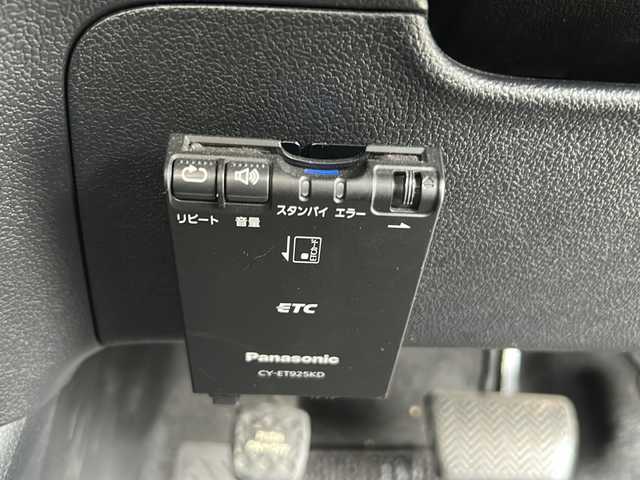 トヨタ プリウス S 福島県 2018(平30)年 6.2万km シルバーM 4WD ナビ バックカメラ ワンセグTV 横滑り防止 衝突軽減 車両逸脱警報 コーナーセンサー クルーズコントロール追従 ETC オートライト 純正LEDライト 純正マット スマートキー スペアキー