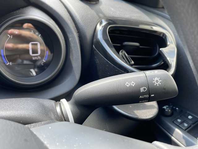トヨタ ヤリス ハイブリッド G 広島県 2021(令3)年 4.6万km ブラック/コーラルクリスタルシャイン トヨタセーフティセンス/純正ディスプレイナビ/フルセグTV/Bluetooth/USB/バックカメラ/クリアランスソナー /LTA/LEDオートライト/オートマチックハイビーム /ステアリングスイッチ/レーダークルーズコントロール/スマートキー/スペアキー /前後ドライブレコーダー/純正フロアマット/ドアバイザー/ビルトインETC