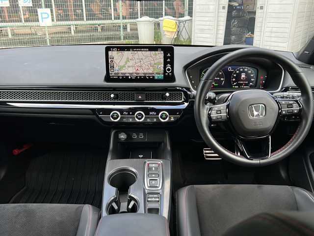 ホンダ シビック e:HEV 大阪府 2023(令5)年 3.1万km プレミアムクリスタルレッドM ワンオーナー/純正メモリナビ/・FM/AM/Bluetooth/・フルセグテレビ/ETC2.0/前後ドライブレコーダー/バックカメラ/ワイヤレス充電器/衝突軽減ブレーキ/レーンキープアシスト/革巻きステアリング/ステアリングリモコン/パドルシフト/シートヒーター（D席+N席）/コーナーセンサー/LEDヘッドライト/オートライト/オートエアコン/スマートキー×2/プッシュスタートボタン/12V電源/USBジャック/純正18インチアルミホイール/純正フロアマット/取扱説明書/保証書