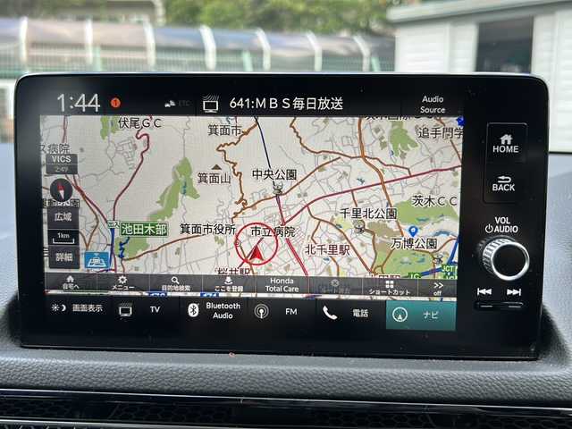 ホンダ シビック e:HEV 大阪府 2023(令5)年 3.1万km プレミアムクリスタルレッドM ワンオーナー/純正メモリナビ/・FM/AM/Bluetooth/・フルセグテレビ/ETC2.0/前後ドライブレコーダー/バックカメラ/ワイヤレス充電器/衝突軽減ブレーキ/レーンキープアシスト/革巻きステアリング/ステアリングリモコン/パドルシフト/シートヒーター（D席+N席）/コーナーセンサー/LEDヘッドライト/オートライト/オートエアコン/スマートキー×2/プッシュスタートボタン/12V電源/USBジャック/純正18インチアルミホイール/純正フロアマット/取扱説明書/保証書