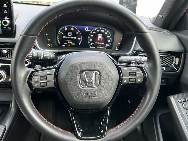 ホンダ シビック e:HEV 大阪府 2023(令5)年 3.1万km プレミアムクリスタルレッドM ワンオーナー/純正メモリナビ/・FM/AM/Bluetooth/・フルセグテレビ/ETC2.0/前後ドライブレコーダー/バックカメラ/ワイヤレス充電器/衝突軽減ブレーキ/レーンキープアシスト/革巻きステアリング/ステアリングリモコン/パドルシフト/シートヒーター（D席+N席）/コーナーセンサー/LEDヘッドライト/オートライト/オートエアコン/スマートキー×2/プッシュスタートボタン/12V電源/USBジャック/純正18インチアルミホイール/純正フロアマット/取扱説明書/保証書