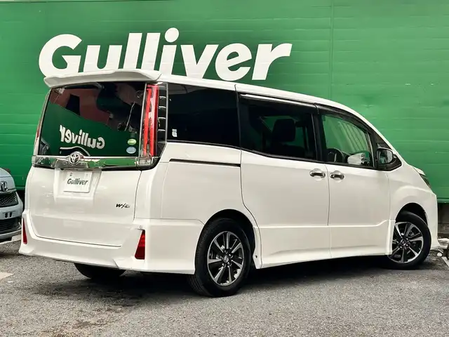 トヨタ ノア Si ダブルバイビー 東京都 2018(平30)年 4.6万km ホワイトパールクリスタルシャイン 純正9型SDナビ【NSZT-Y66T】/(Bluetooth/フルセグTV)/バックカメラ/純正12.1型後席モニター【V12T-R66C】/セーフティーセンスC/・プリクラッシュセーフティー/・レーンディパーチャーアラート/・オートマチックハイビーム/・先行車発進告知機能/クルーズコントロール/両側パワースライドドア/左右独立温度調整オートエアコン/純正フロアマット/ETC2.0/新車時保証書/取扱説明書/スペアキー×1