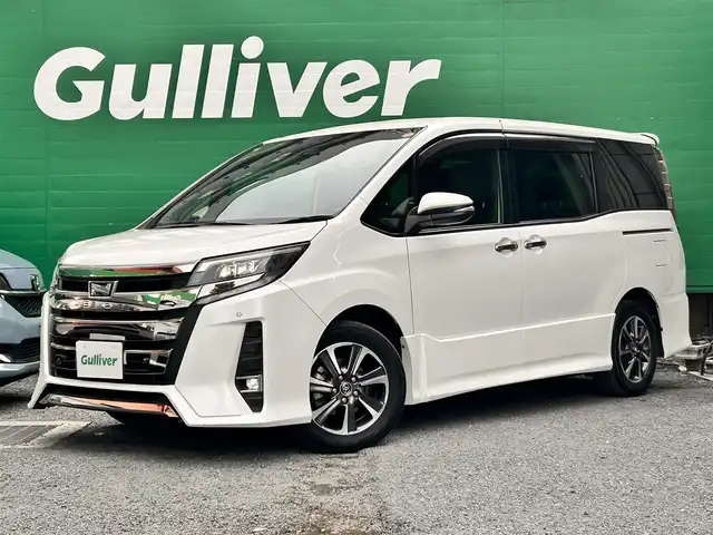 トヨタ ノア Si ダブルバイビー 東京都 2018(平30)年 4.6万km ホワイトパールクリスタルシャイン 純正9型SDナビ【NSZT-Y66T】/(Bluetooth/フルセグTV)/バックカメラ/純正12.1型後席モニター【V12T-R66C】/セーフティーセンスC/・プリクラッシュセーフティー/・レーンディパーチャーアラート/・オートマチックハイビーム/・先行車発進告知機能/クルーズコントロール/両側パワースライドドア/左右独立温度調整オートエアコン/純正フロアマット/ETC2.0/新車時保証書/取扱説明書/スペアキー×1