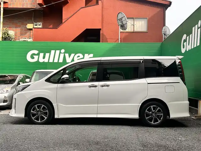 トヨタ ノア Si ダブルバイビー 東京都 2018(平30)年 4.6万km ホワイトパールクリスタルシャイン 純正9型SDナビ【NSZT-Y66T】/(Bluetooth/フルセグTV)/バックカメラ/純正12.1型後席モニター【V12T-R66C】/セーフティーセンスC/・プリクラッシュセーフティー/・レーンディパーチャーアラート/・オートマチックハイビーム/・先行車発進告知機能/クルーズコントロール/両側パワースライドドア/左右独立温度調整オートエアコン/純正フロアマット/ETC2.0/新車時保証書/取扱説明書/スペアキー×1