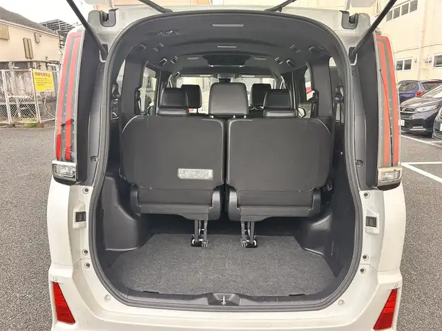 トヨタ ノア Si ダブルバイビー 東京都 2018(平30)年 4.6万km ホワイトパールクリスタルシャイン 純正9型SDナビ【NSZT-Y66T】/(Bluetooth/フルセグTV)/バックカメラ/純正12.1型後席モニター【V12T-R66C】/セーフティーセンスC/・プリクラッシュセーフティー/・レーンディパーチャーアラート/・オートマチックハイビーム/・先行車発進告知機能/クルーズコントロール/両側パワースライドドア/左右独立温度調整オートエアコン/純正フロアマット/ETC2.0/新車時保証書/取扱説明書/スペアキー×1