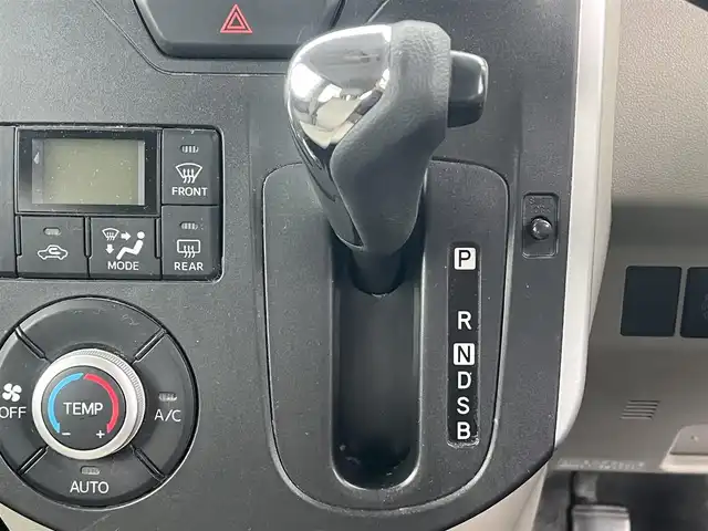 ダイハツ タント G SA 秋田県 2013(平25)年 11.5万km ブラックマイカメタリック ４WD/両側パワースライドドア/純正メモリナビ（DVD/CD再生可能）/フルセグ/バックカメラ/社外１４インチアルミ（冬タイヤ装着）/スマートキー/アイドリングストップ/プッシュスタート/ステアリングスイッチ/純正フロアマット/純正ドアバイザー/オートライト/オートエアコン/パワーステアリング/パワーウィンドウ/ヘッドライトレベライザー/横滑り防止/盗難防止装置/寒冷地仕様/電動格納ウィンカーミラー/保証書/取扱説明書/記録簿/スペアキー×１
