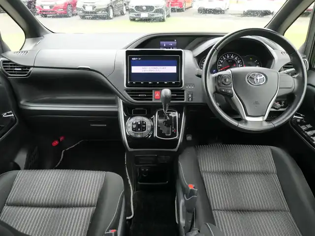 トヨタ ヴォクシー ZS 煌Ⅱ 千葉県 2019(平31)年 5.2万km ブラック 205/60R16/Toyota Safety Sense/・プリクラッシュセーフティ/・レーンディパーチャーアラート/・オートハイビーム/クルーズコントロール/両側パワースライドドア/純正SDナビ/地デジTV/【DVD/CD再生機能　Bluetooth接続】/バックカメラ/フリップダウンモニター/ドライブレコーダー（前後撮影）/革巻きステアリング/ETC/LEDヘッドライト/フォグライト/ウインカーミラー/クリアランスソナー/純正16インチアルミホイル/スマートキー