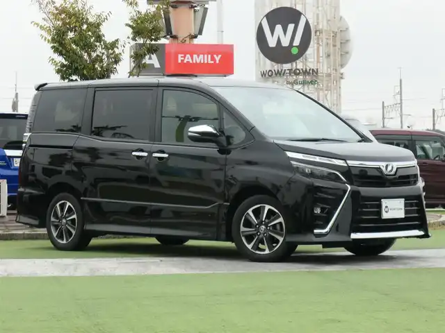 トヨタ ヴォクシー ZS 煌Ⅱ 千葉県 2019(平31)年 5.2万km ブラック 205/60R16/Toyota Safety Sense/・プリクラッシュセーフティ/・レーンディパーチャーアラート/・オートハイビーム/クルーズコントロール/両側パワースライドドア/純正SDナビ/地デジTV/【DVD/CD再生機能　Bluetooth接続】/バックカメラ/フリップダウンモニター/ドライブレコーダー（前後撮影）/革巻きステアリング/ETC/LEDヘッドライト/フォグライト/ウインカーミラー/クリアランスソナー/純正16インチアルミホイル/スマートキー