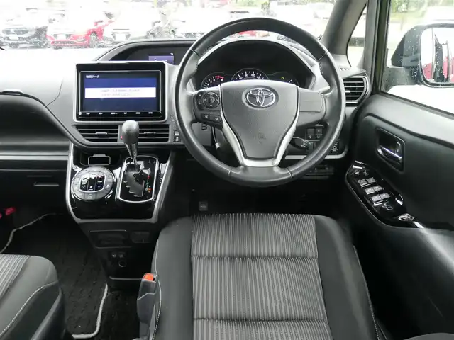 トヨタ ヴォクシー ZS 煌Ⅱ 千葉県 2019(平31)年 5.2万km ブラック 205/60R16/Toyota Safety Sense/・プリクラッシュセーフティ/・レーンディパーチャーアラート/・オートハイビーム/クルーズコントロール/両側パワースライドドア/純正SDナビ/地デジTV/【DVD/CD再生機能　Bluetooth接続】/バックカメラ/フリップダウンモニター/ドライブレコーダー（前後撮影）/革巻きステアリング/ETC/LEDヘッドライト/フォグライト/ウインカーミラー/クリアランスソナー/純正16インチアルミホイル/スマートキー